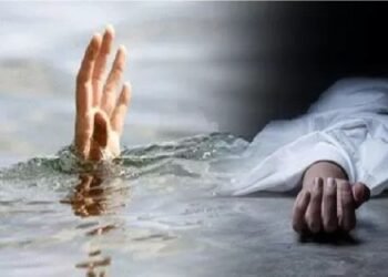 CG News : महानदी की लहरों में मौत का रहस्य : घाट पर तैरता मिला अज्ञात शख्स का शव, इलाके में सनसनी