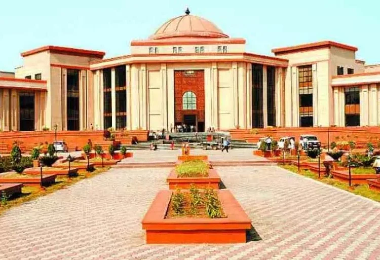 CG High Court : हाईकोर्ट का बड़ा फैसला कहा केवल प्राइवेट पार्ट रगड़ना नहीं है बलात्कार “जब तक पेनिट्रेशन न हो नहीं कह सकते रेप”