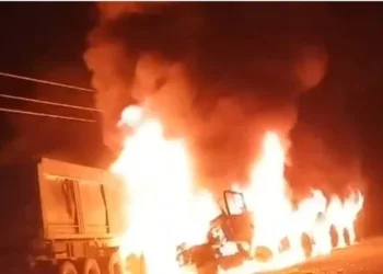 CG Road Accident : भीषण सड़क हादसा, तीन ट्रेलरों की टक्कर के बाद लगी आग, एक चालक जिंदा जला, एक अन्य की हालत गंभीर