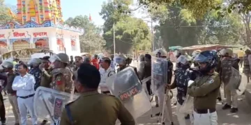 CG Breaking : पुलिस – ग्रामीणों में झड़प, अतिक्रमण हटाने गई टीम पर पथराव, पुलिस वाहन, बस व जेसीबी में तोड़फोड़, कई लोग घायल