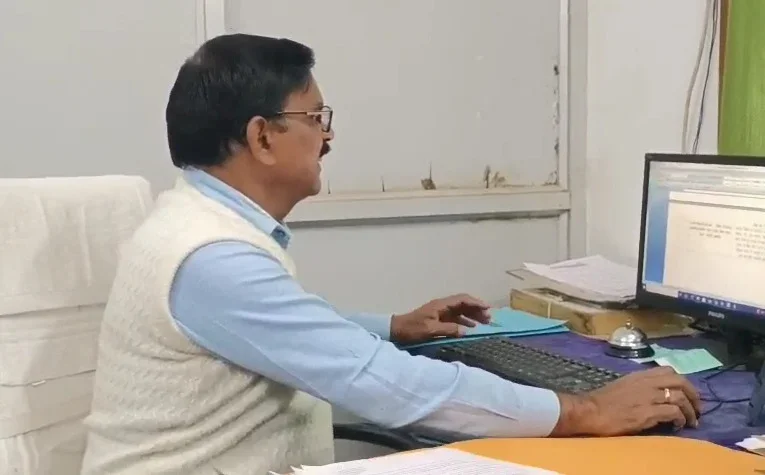 CG News : शिक्षक रहस्यमयी तरीके से गायब ना स्कूल पहुंचा, ना घर लौटा, अनहोनी की आशंका से परिजन घबराये, शिक्षा विभाग ने भेजा नोटिस