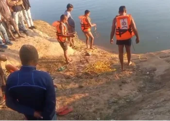 CG News : दोस्तों के साथ एनीकट में नहाने गये थे छात्र, दो छात्र पानी में डूबे, रेस्क्यू जारी