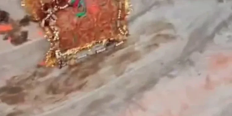 CG News : स्कूल में तांत्रिक पूजा से हड़कंप, क्लासरूम के बाहर मिली तंत्र-मंत्र की सामिग्री, आगजनी भी की गयी ….