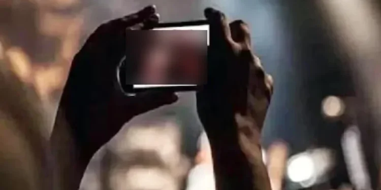 CG Crime : कॉल पर कपड़े उतरवाकर बनाया VIDEO, फिर ब्लैकमेल कर वसूले पैसे, डिमांड नहीं पूरी हुई, तो डाल दिया इंस्टा पर न्यूड वीडियो