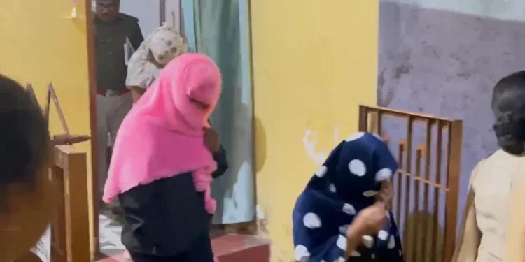 CG Sex Racket Busted : जिस्मफरोशी के अड्डे पर पुलिस का छापा, कॉलगर्ल, महिला दलाल सहित चार गिरफ्तार