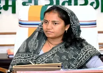 CG : महतारी वंदन के बाद अब ‘रानी दुर्गावती’ योजना का धमाका 18 की उम्र होते ही बेटियों के खाते में सीधे आएंगे 1.5 लाख, जानिए पात्रता शर्तें