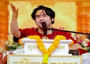 ‘लौंडियाबाजी के चक्कर में सेवादार बन गए कई युवा’.. इस बात को लेकर अपने ही धाम के सेवादारों पर भड़के धीरेंद्र शास्त्री, कहा – चाय से ज्यादा गर्म हो रही केतली