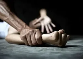 घर लौट रही युवती को ई – रिक्शा में उठा ले गए दरिंदे, कॉलेज परिसर के अंदर एक साथ …. इतने ने लोगों मिटाई हवस, फिर जो हुआ …