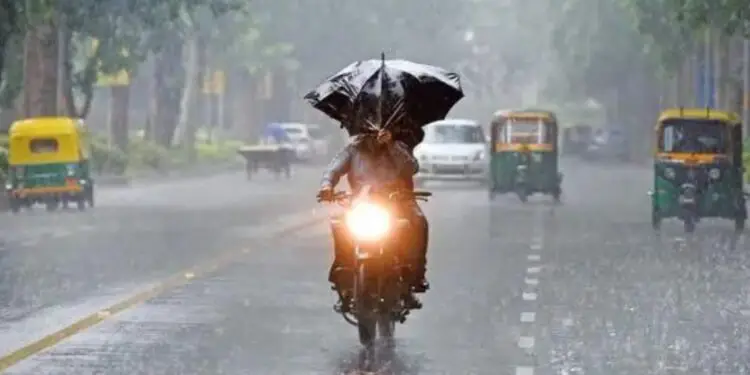 Weather Update : आज से बदलेगा मौसम का मिजाज, बढ़ते तापमान के बीच होगी भारी बारिश मौसम विभाग ने अलर्ट किया जारी