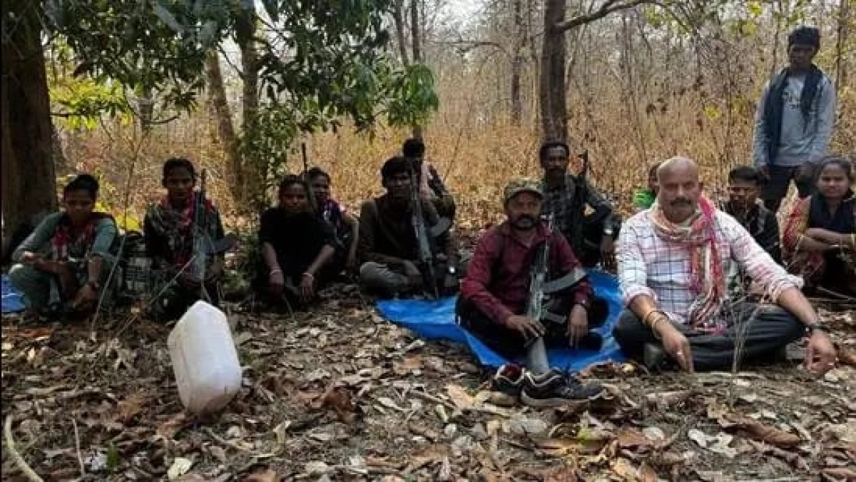CG Breaking News : बड़े नक्सली पापा राव के सरेंडर की तैयारी, 12 साथियों संग पहुंचेगा पुनर्वास के लिए