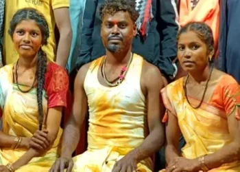 छत्तीसगढ़ की इस ज़िले में हुई अतरंगी शादी ने उड़ाए सबके होश! एक साथ दो दुल्हनों से रचाए सात फेरे, देखें वायरल वीडियो