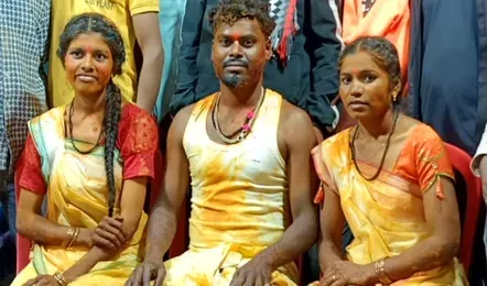 छत्तीसगढ़ की इस ज़िले में हुई अतरंगी शादी ने उड़ाए सबके होश! एक साथ दो दुल्हनों से रचाए सात फेरे, देखें वायरल वीडियो