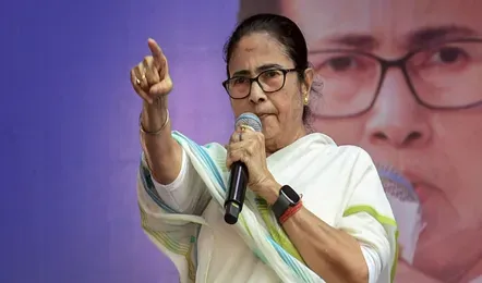 ममता ने झोंकी ताकत.. घोषणापत्र के वादे जानकर रह जायेंगे हैरान, युवाओं-महिलाओं के लिए दीदी ने खोल दिया खजाना