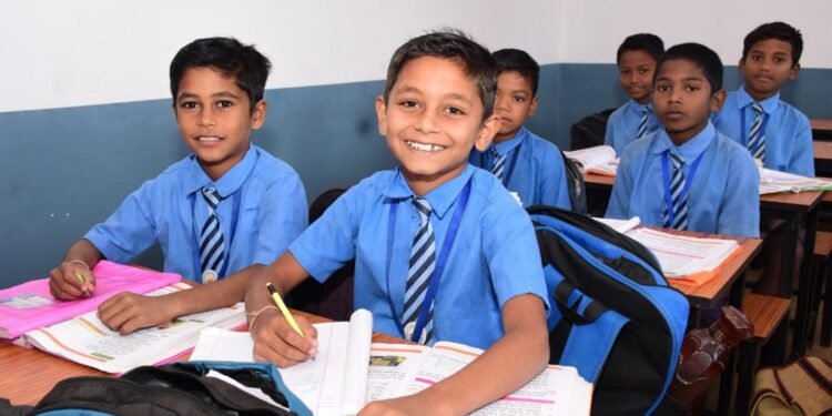 School College Close : दो दिन तक बंद रहेंगे सभी स्कूल – कॉलेज, परीक्षाएं भी स्थगित, शिक्षा मंत्री ने जारी किया छुट्टी का आदेश