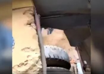 घर लौट रहे थे बच्चे, अचानक चलती स्कूल बस का फर्श टूटा, पहिए के नीचे पूरी खबर पढ़कर कांप जाएगी आपकी रूह