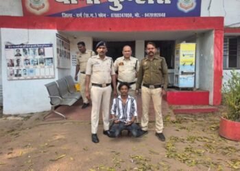 CG Crime : दुष्कर्म में नाकाम रहने पर महिला की गला घोंटकर हत्या शर्ट का टूटा बटन बना सबूत, पुलिस ने आरोपी को दबोचा