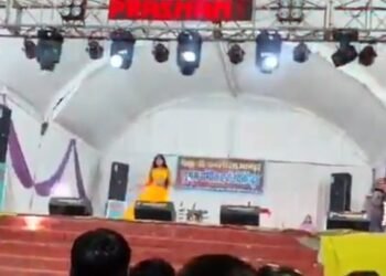 छत्तीसगढ़ के बाद अब …. यहाँ मचा अश्लीलता का तांडव रामलीला के मंच पर रात भर थिरकीं बार बालाएं, देखें पूरा वीडियो