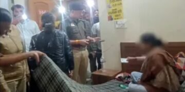 होटल में आधी रात छापा, अंदर का नज़ारा देख पुलिस भी रह गई दंग, रिसेप्शन पर मिली ‘रेट लिस्ट’, रूम से 3 युवतियों के साथ इतने युवक