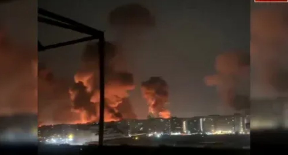 लगातार धमाकों से दहला ईरान अब इजरायल ने इस अंतराष्ट्रीय एयरपोर्ट को किया चूर – चूर, वीडियो में दिखा खौफनाक मंजर