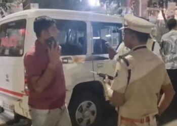 CG News : BJP नेता की दबंगई, नशे में धुत्त नेताजी ने सरेराह ट्रैफिक टीआई को धमकाया, कॉन्स्टेबल की कॉलर पकड़ी, पुलिस ने किया