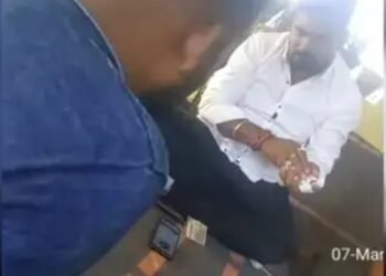 CG Viral Video : अफीम की खेती के बाद अब जुआ खेलते दिखे छत्तीसगढ़ बीजेपी के ये नेता, बकायदा रील भी डाली, लिखा-दबदबा है हमारा…