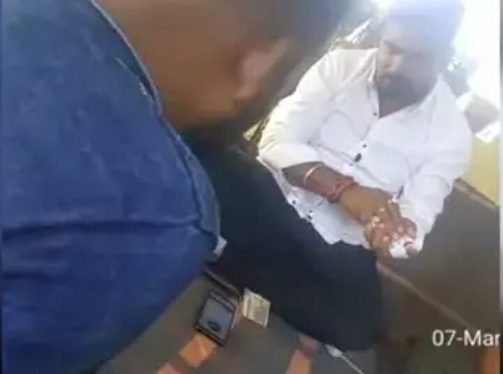 CG Viral Video : अफीम की खेती के बाद अब जुआ खेलते दिखे छत्तीसगढ़ बीजेपी के ये नेता, बकायदा रील भी डाली, लिखा-दबदबा है हमारा…
