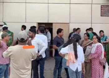 CG News : फर्जी CBSE स्कूलों का खेल उजागर बिना मान्यता दाखिले, पैरेंट्स ने देर रात कलेक्टर बंगले के बाहर खोला मोर्चा  ….