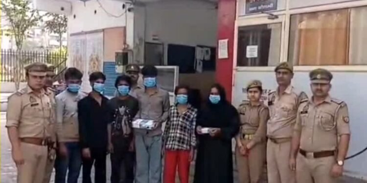 मंदिरों और प्राइम लोकेशन की तस्वीरें भेजी जा रही थी पाकिस्तान, पुलिस ने गिरोह का किया भंडाफोड़, 6 आरोपियों को किया गिरफ्तार