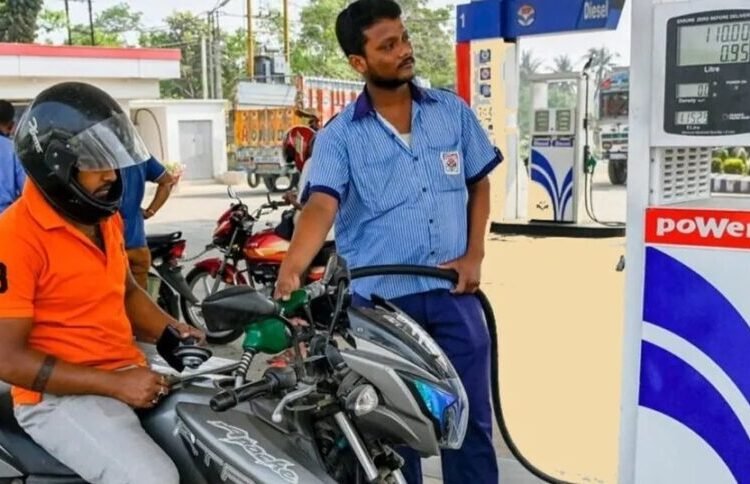 CG Breaking : पेट्रोल-डीजल बिक्री को लेकर नया नियम, जारी हुआ नया नियम, पढ़िये आदेश अब इन्हें नहीं मिलेगा…