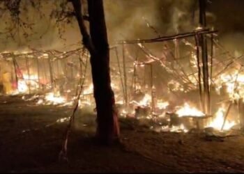 CG Breaking : नवरात्रि से पहले घटारानी मंदिर में मची तबाही, भीषण आग में 9 दुकानें खाक