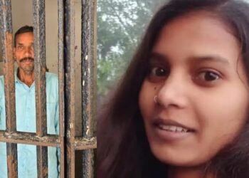 Crime Khabar : फोन पर बॉयफ्रेंड से बात करती दिखी बेटी … गुस्साए पिता ने दरांती से काट दी गर्दन