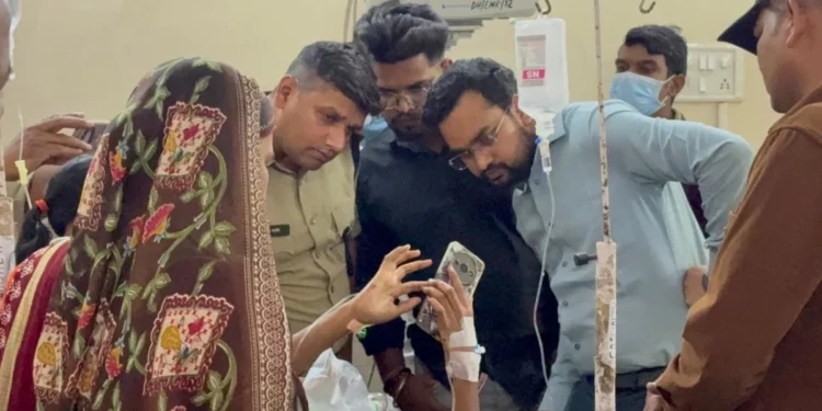 Korba : एकतरफा प्यार का खूनी इंतकाम, युवती को घेरकर गला रेता, युवती ने अस्पताल में कागज पर लिखकर आरोपियों का बताया नाम …