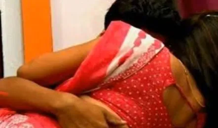 भविष्यवक्ता और अंकशास्त्री का 47 सेकंड का वीडियो हुआ वायरल महिला के साथ बंद कमरे में बना रहे थे संबंध, कई नामी महिलाओं का वीडियो भी बरामद