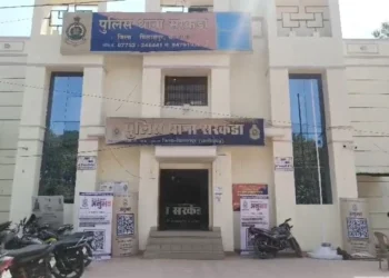 CG News : दंपत्ति पर लाठी – डंडों से हमला, CCTV फुटेज वायरल; एक आरोपी हिरासत में