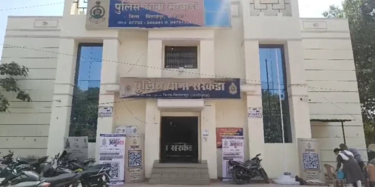 CG News : दंपत्ति पर लाठी – डंडों से हमला, CCTV फुटेज वायरल; एक आरोपी हिरासत में