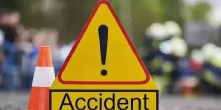 CG Road Accident : तेज रफ्तार पिकअप पलटी, भीषण हादसे में दो की मौत, 12 से अधिक ग्रामीण घायल, छठी कार्यक्रम से लौटते वक्त हुआ हादसा