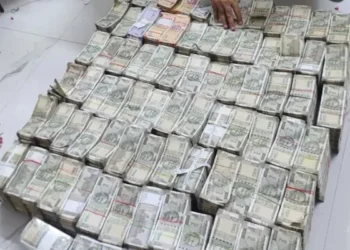 CG Breaking : नोटों से भरी कार पकड़ायी, 75 लाख रुपये कैश बरामद, पुलिस ने पूछताछ के बाद इनकम टैक्स ….