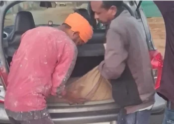 CG News : प्रधान पाठक की कार में मिला मध्यान्ह भोजन का चावल, ग्रामीणों ने लगाये गंभीर आरोप, पुलिस और BEO से की शिकायत