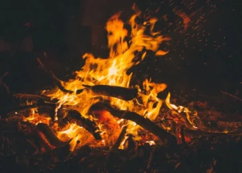 CG : होलिका दहन को लेकर जारी हुई गाईडलाईन, प्रशासन ने जारी की चेतावनी, इन शर्तों का करना होगा पालन