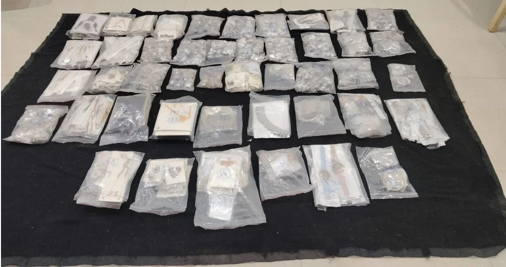 CG News : सोने-चांदी से भरी कार बरामद, तीन बैग में छुपाकर रखे गये थे जेवहरात, पुलिस ने जांच की शुरू…