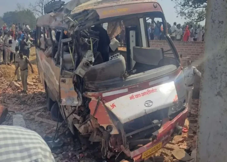 CG Road Accident : दो बस हादसे में 9 लोगों की गयी जान, कईयों की हालत गंभीर, यात्री बस हुई दुर्घटनाग्रस्त