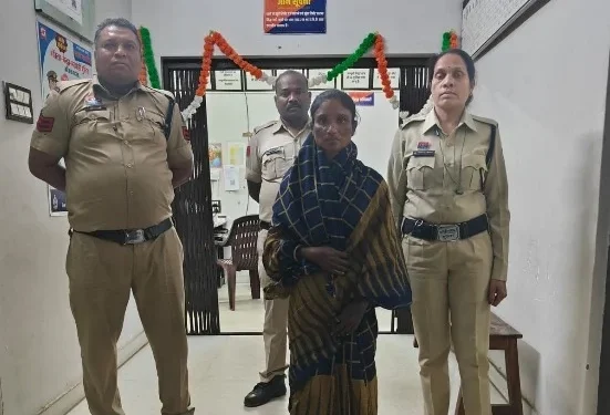 CG Crime : लाखों की उठाईगिरी का खुलासा 24 घंटे में शातिर महिला गिरफ्तार, चूड़ी बेचने के बहाने लगा देती थी लाखों का चूना