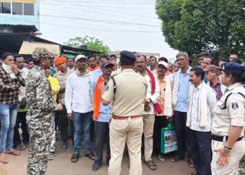 CG News : वन विभाग के डिप्टी रेंजर पर भ्रष्टाचार और अवैध कटाई के गंभीर आरोप, ग्रामीणों ने कलेक्ट्रेट पहुंचकर की शिकायत