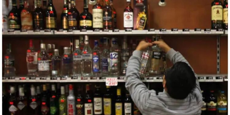 CG News : छत्तीसगढ़ में 1 अप्रैल से प्लास्टिक की बोतलों में मिलेगी शराब, दाम भी हो जाएंगे कम