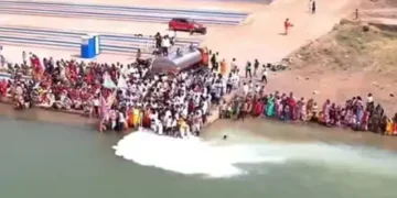 Breaking : जहां 10 लाख बच्चे कुपोषित.. वहां नदी बहाए गए 11 हजार लीटर दूध! आस्था और सरोकार के बीच छिड़ी नई बहस