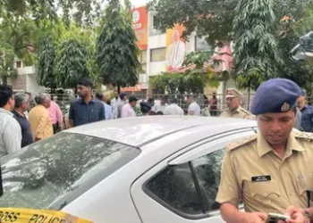 भाजपा कार्यालय के बाहर बड़ा विस्फोट, इस संगठन ने ली धमाके की जिम्मेदारी, ग्रेनेड फेंकने का VIDEO आया सामने