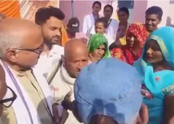 महिला ने वादों को लेकर पूछ लिया सवाल तो भड़क गए सांसद, कहा- अब चुप रहो.. बहुत हो गया, सोशल मीडिया में वीडियो वायरल