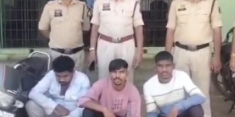CG Crime : ब्लाइंड मर्डर का खुलासा, इस वजह से दोस्तों ने ही जंगल में लेजाकर की थी हत्या, 3 गिरफ्तार