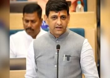 नगर निगम में “वंदे मातरम” पर भारी बवाल.. कांग्रेस पार्षद रुबीना खान ने कहा, “तुम्हारे बाप में दम हो तो कहलवाकर बता दो”.. पढ़ें भाजपा का पलटवार