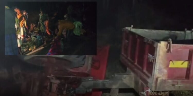 CG : आधी रात को मची चीख -पुकार ग्रामीणों से भरी ट्रैक्टर-ट्रॉली पलटी, 12 से ज्यादा महिलाएं और बच्चे लहूलुहान